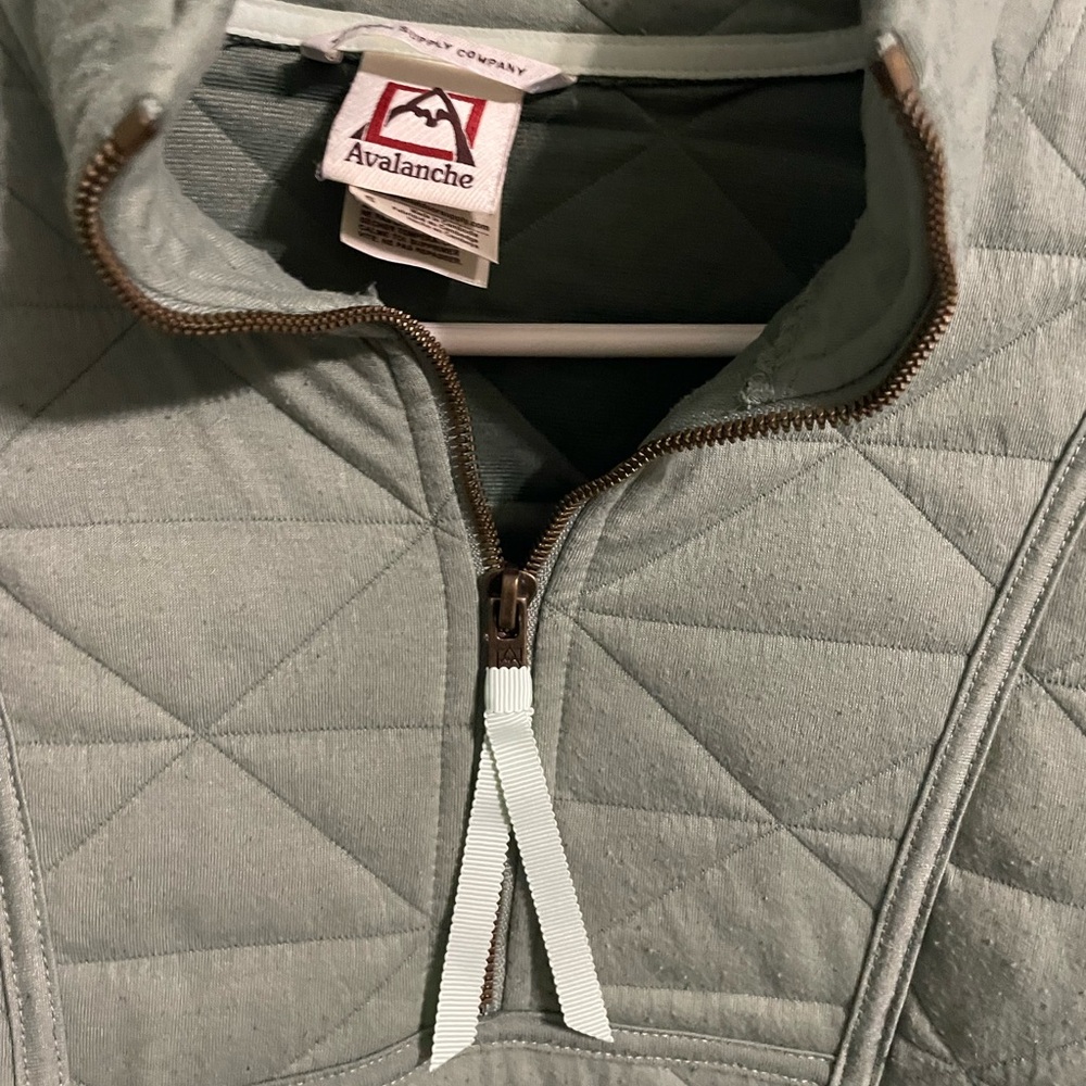 Avanlanche quilted pullover sweater